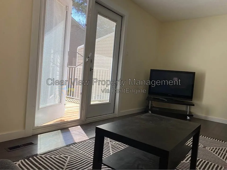 3 bed, 1.0 bath, $1,749 — Photo 4
