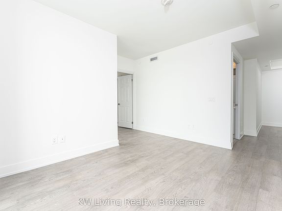 5th image of 2550 Simcoe St N #207