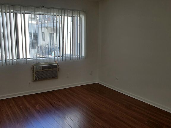 4th image of 333 S Saint Andrews Pl #110