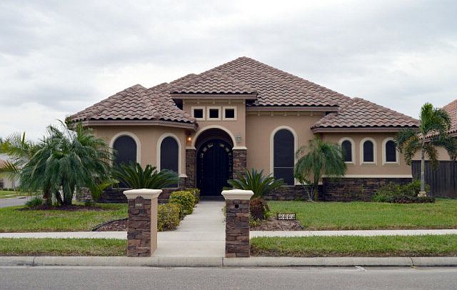 1st image of 3304 Crystal Falls Ave