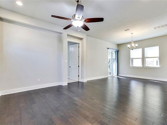 5th image of 203 Fairlake Cir