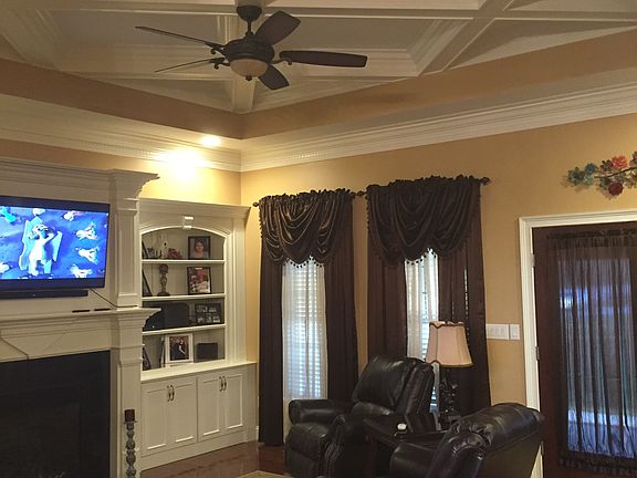 5th image of 1004 Daisy Ln