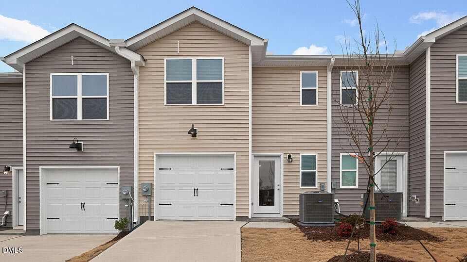 1st image of 21 Rusling Leaf Dr