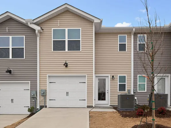 21 Rusling Leaf Dr, Fuquay Varina, NC 27526