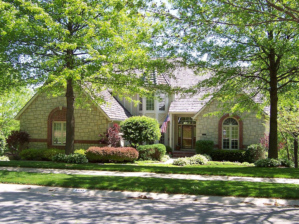 Large lot, Stone/Brick front