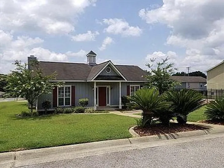 104 Commons Dr — Photo 16