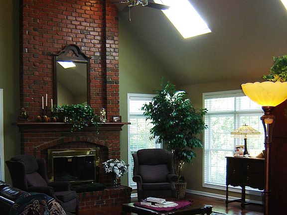 2 Story Family Room w/ skylights, masonry fireplace w/gas starter 