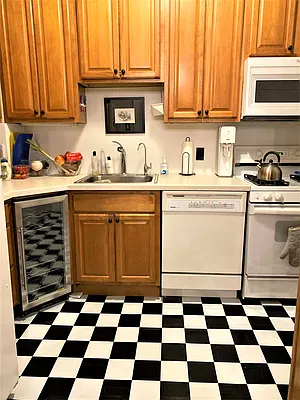 Rented by Brooklyn Real Inc | media 10