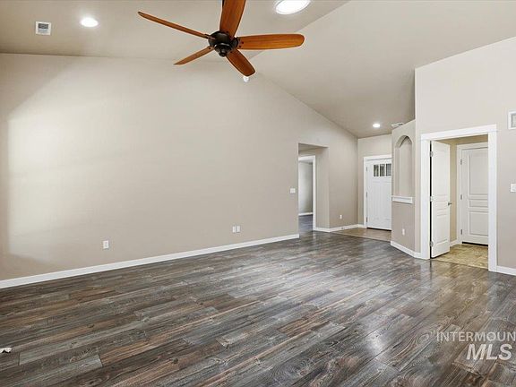 5th image of 519 W Thornwood St