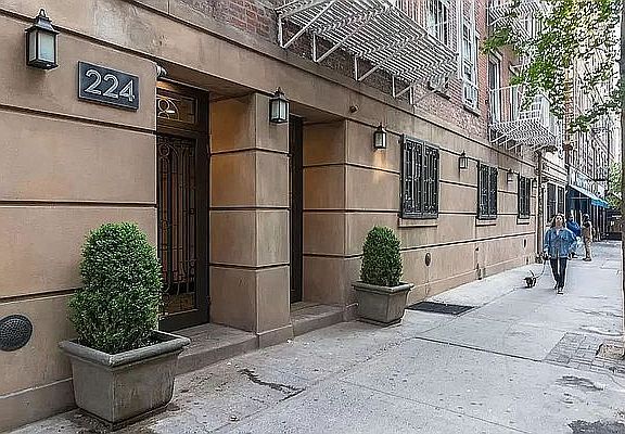 5th image of 224 Sullivan St APT A41