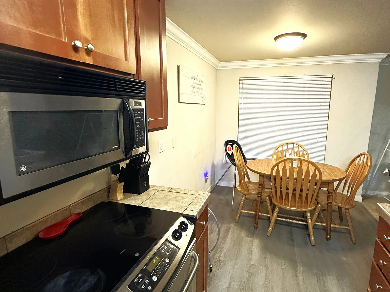 2 bed, 884 sqft, $2,500 — Photo 2