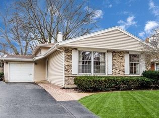 675 Sheehan Ave, Glen Ellyn, IL 60137
