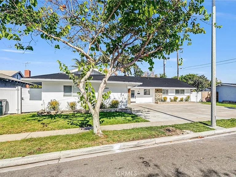 2751 San Carlos Ln — Photo 4