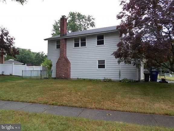 3rd image of 139 E Saint Andrews Dr
