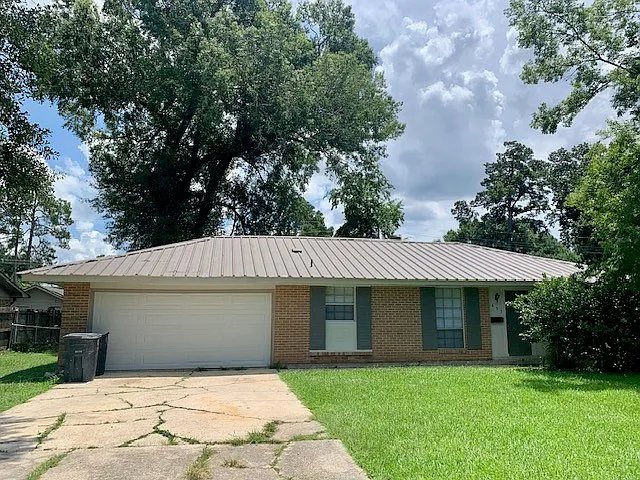 435 Kay Dr — Photo 1