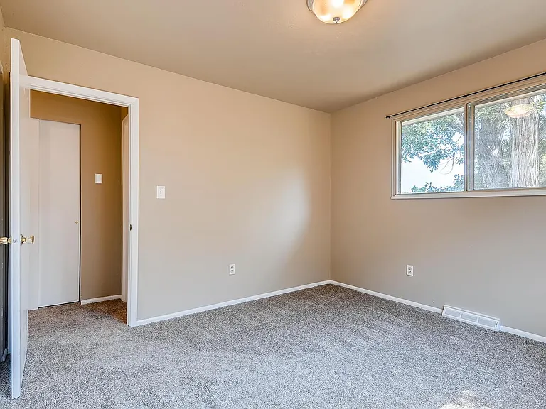 3940 Hoyt Ct — Photo 12