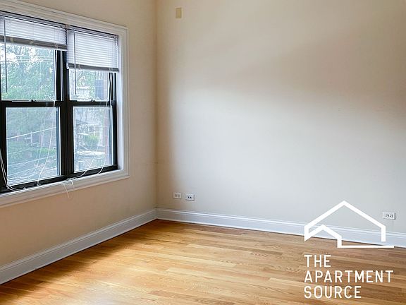 3rd image of 3233 N Kenmore Ave #3
