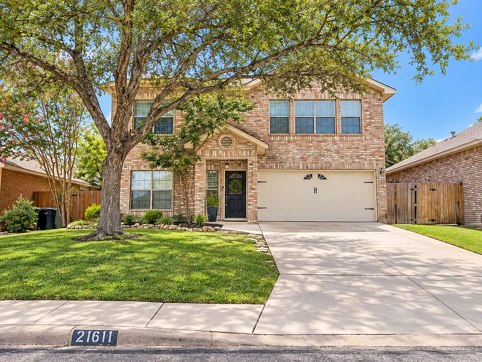 21611 Longwood