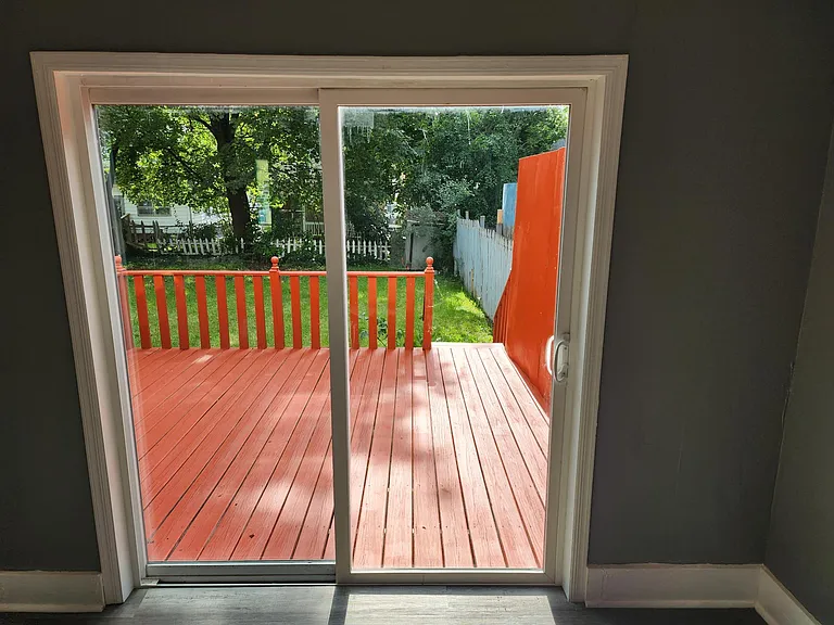 815 Avery Ave — Photo 2