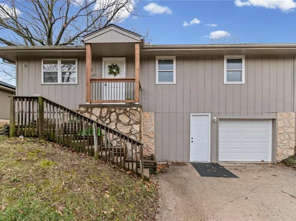 5508 NW Meadowvale Dr, Kansas City, MO 64151