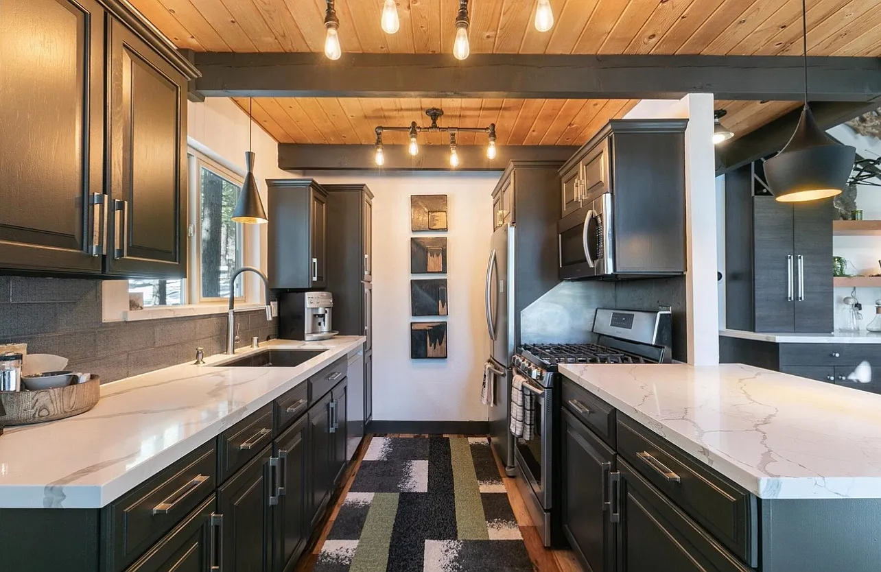 Lausanne Way, Truckee — Photo 2