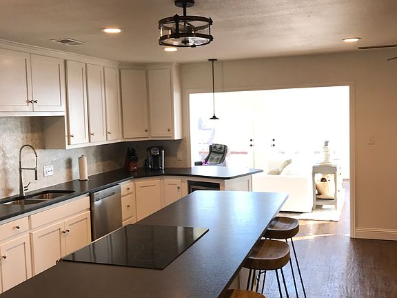 5th image of 135 Seaside Dr