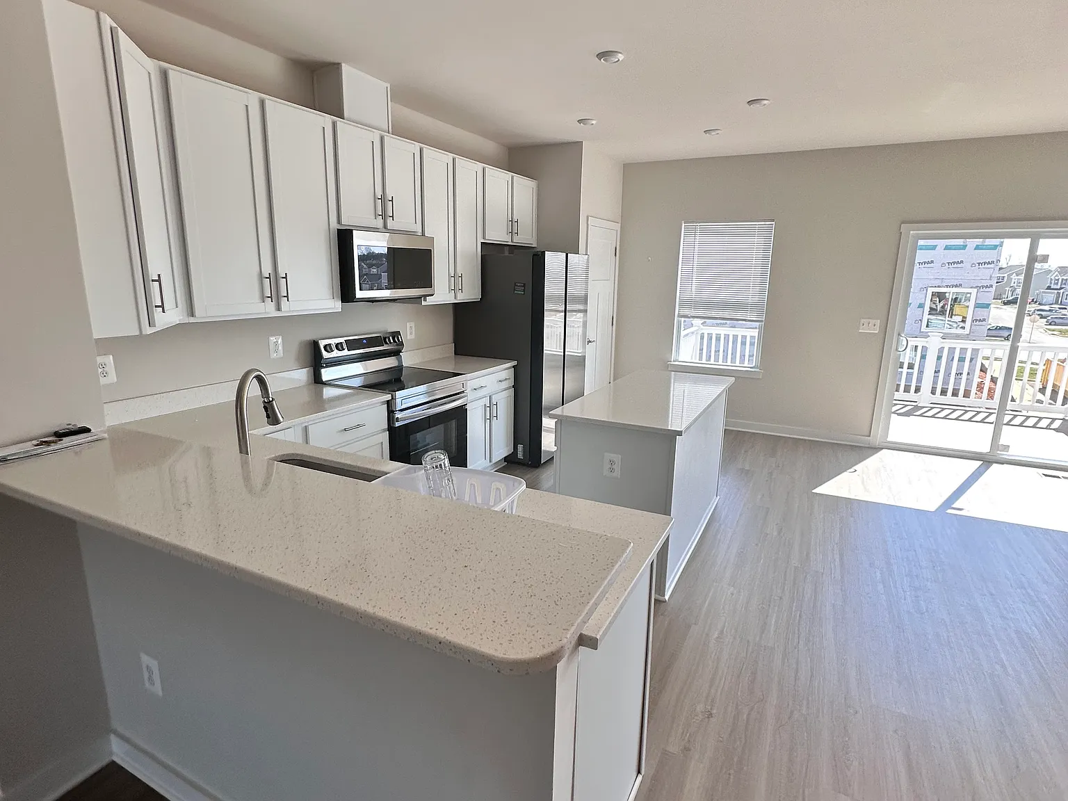 4 bed, 3.5 bath, 2100 sqft, $2,599 — Photo 4