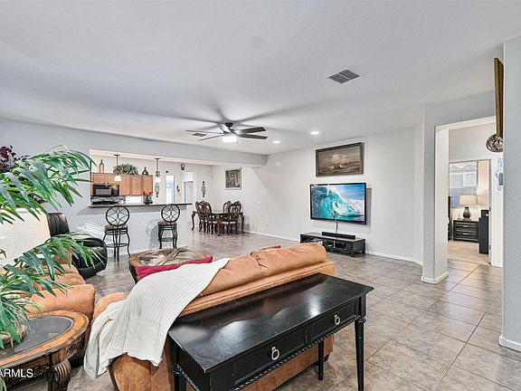 5th image of 880 E Aberdeen Dr