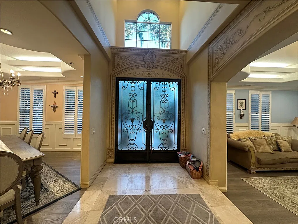 5 bed, 6.0 bath, 4342 sqft, $9,500 — Photo 2
