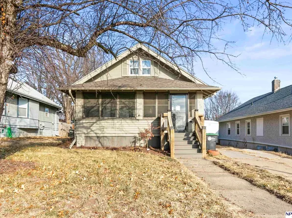 3042 Arcadia Ave, Omaha, NE 68111