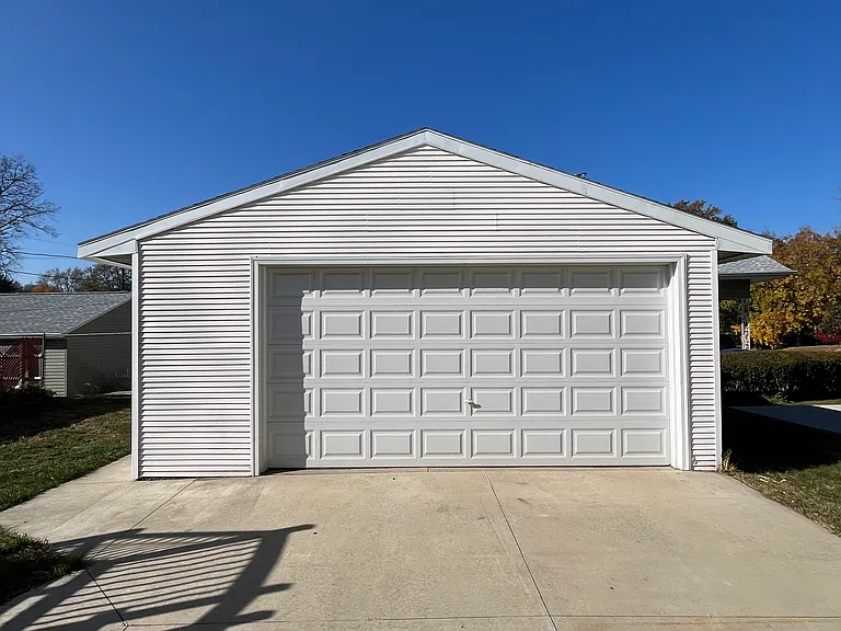 806 Marsh St — Photo 6