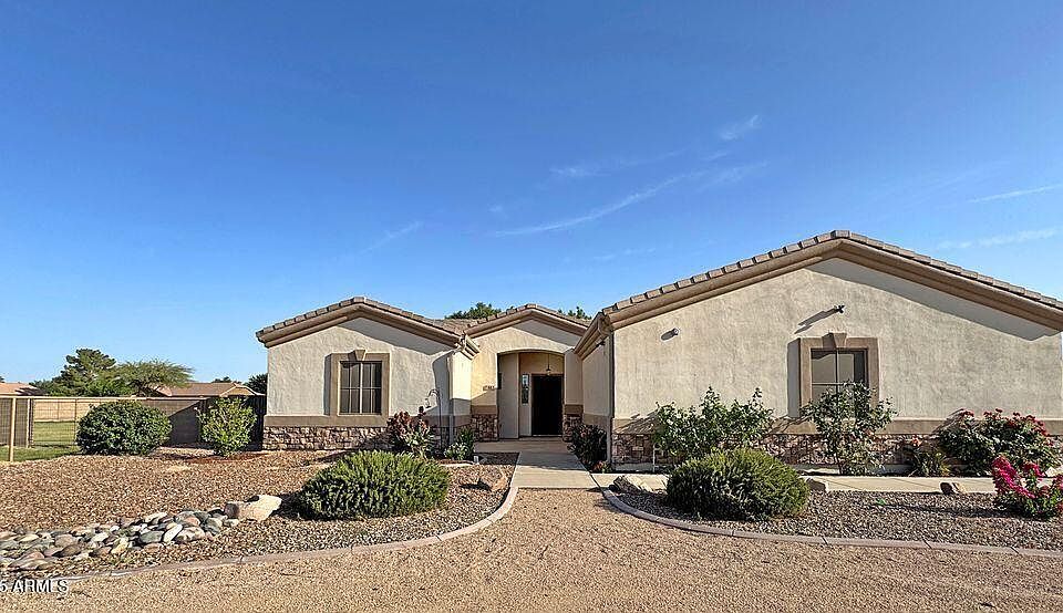 1st image of 661 W VIA DE PALMAS --