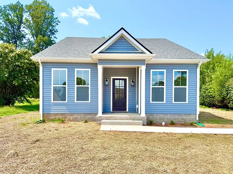 489 S Main St — Photo 1