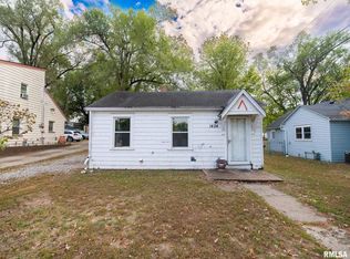 1424 Henry St, Pekin, IL 61554