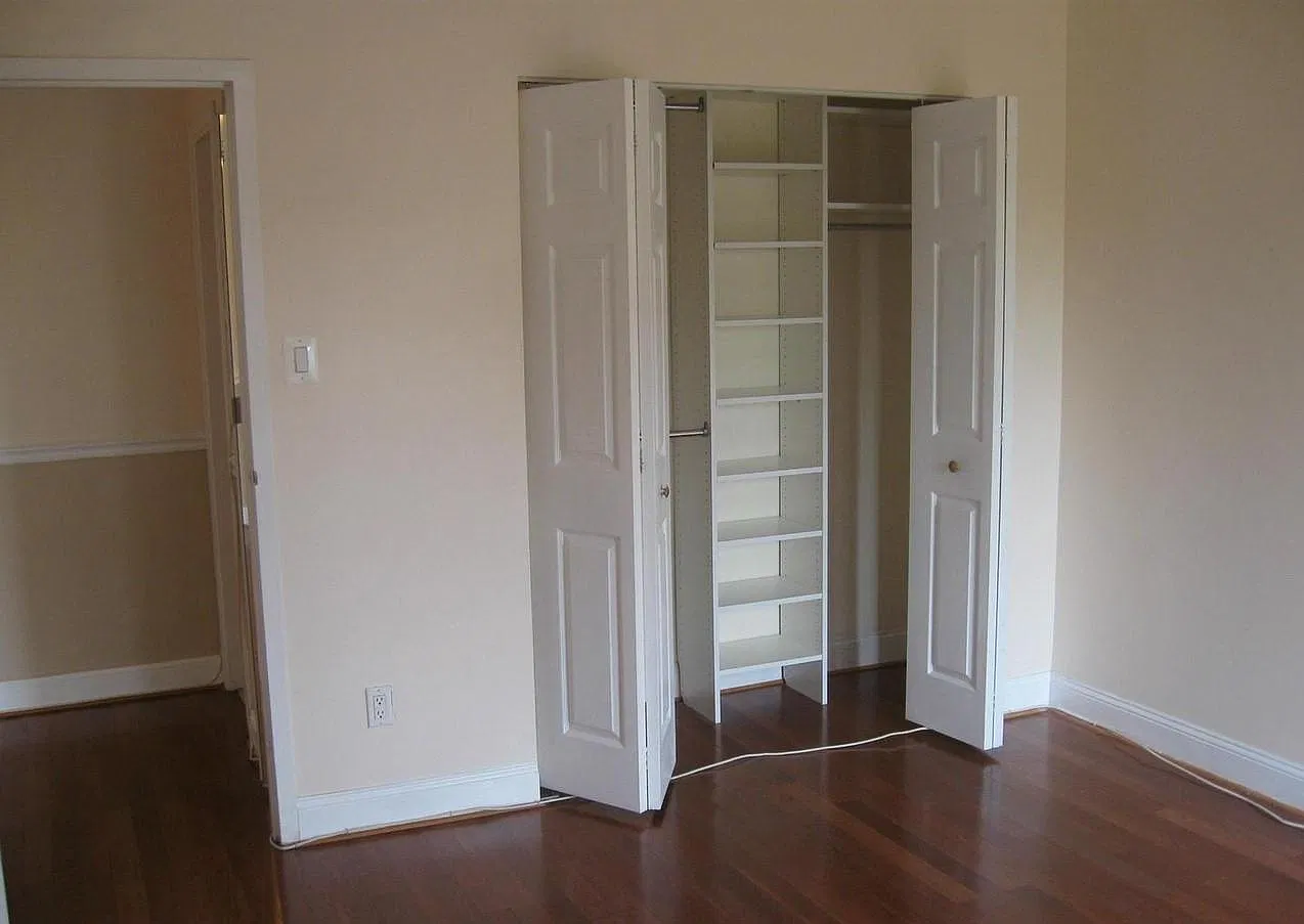 6001 Arlington Blvd — Photo 3