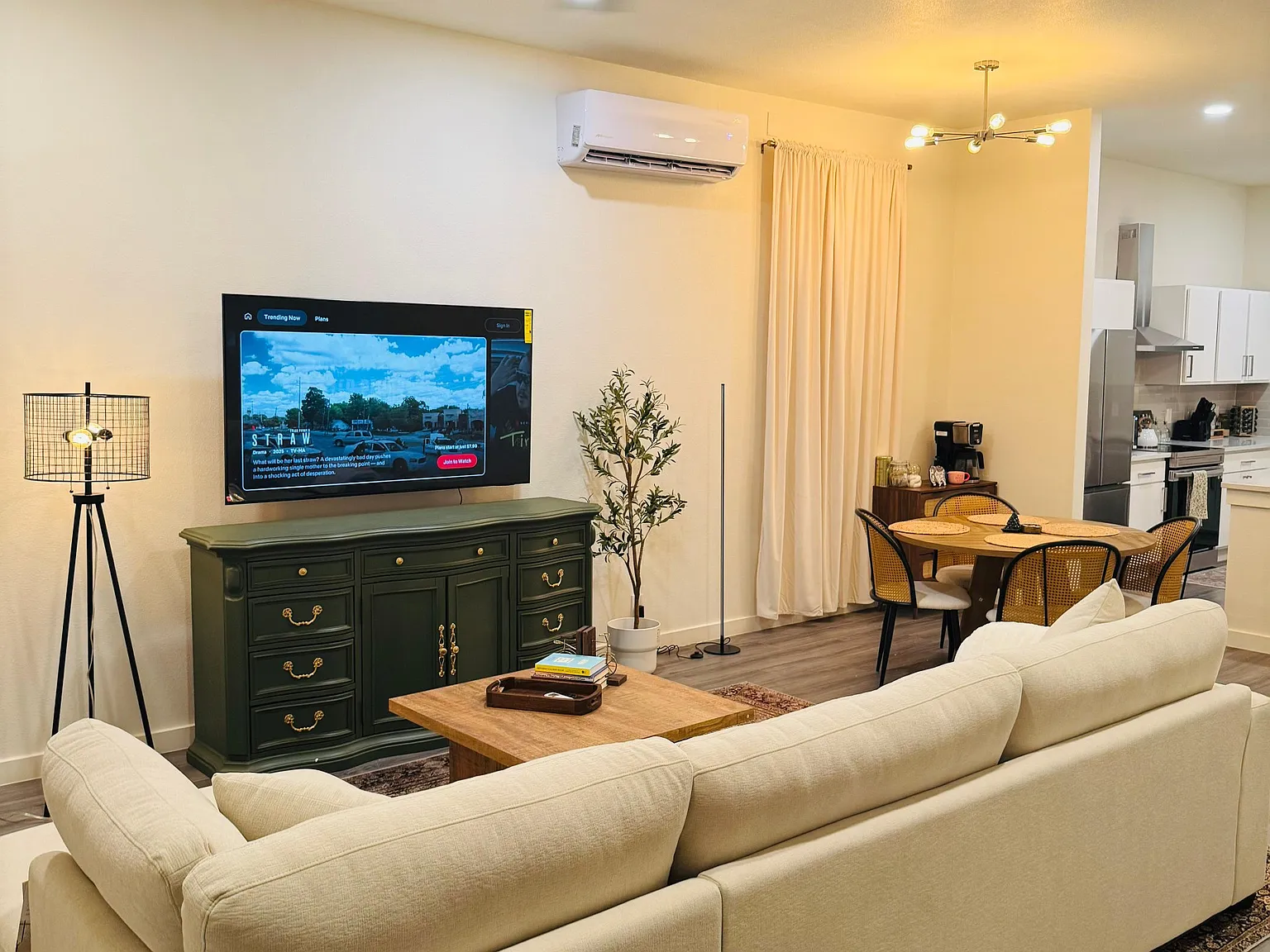 3 bed, 1438 sqft, $1,699 — Photo 4