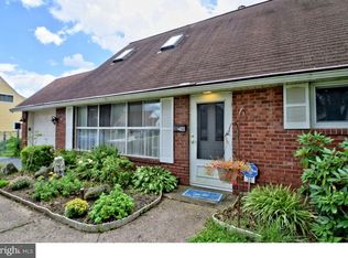 30 Hale Rd, Levittown, PA 19056