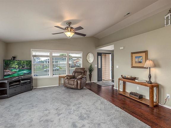 4th image of 4215 Holland Ln