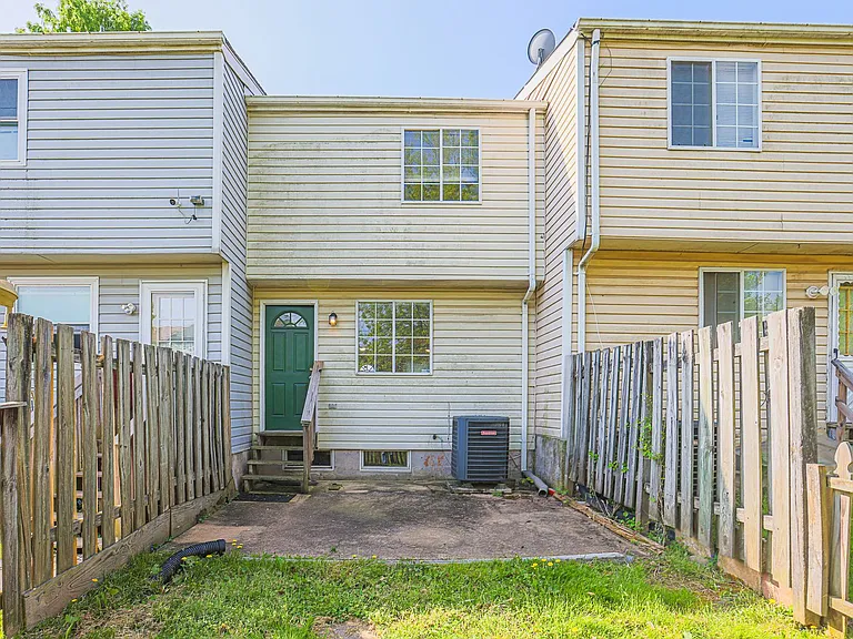 2509 Merrick Ct — Photo 2