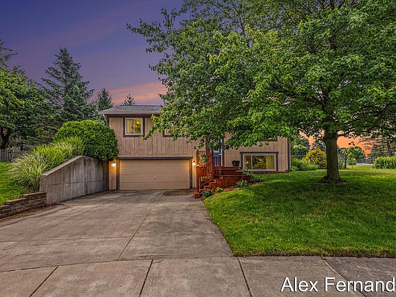2nd image of 5860 Valley Lane Dr SE