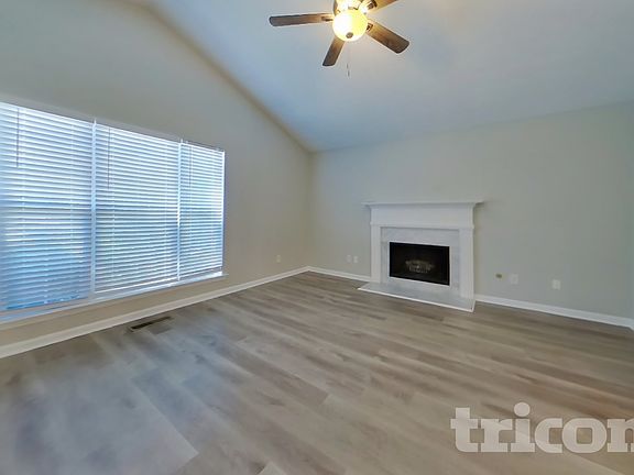 2nd image of 125 Magazine St