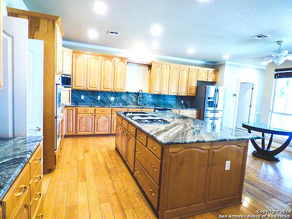 3rd image of 532 Lake Valley Dr