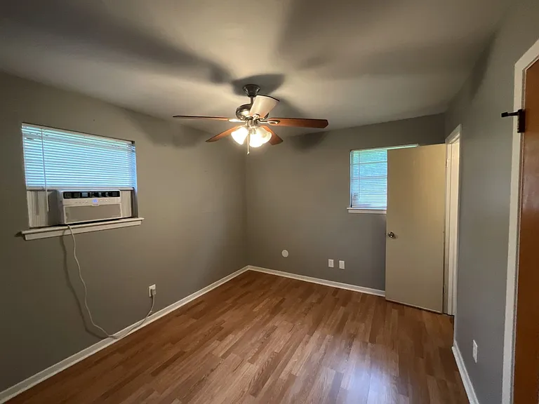 9418 Randall Ave — Photo 9