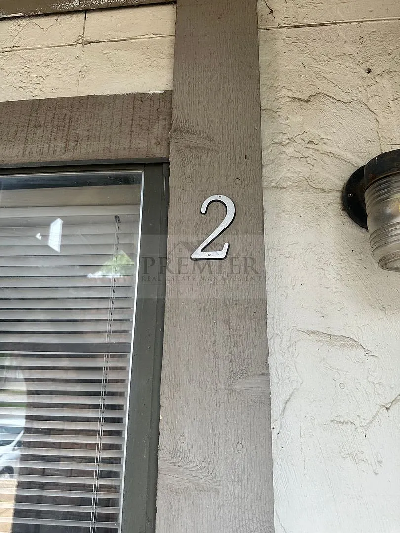 300 W Montgomery St #2, Odessa, Mo 64076 - 2 Bd/1 Ba Apartment Downstairs Unit - Rent $875 Deposi... — Photo 3