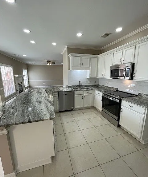 135 Cottonwood Dr — Photo 2