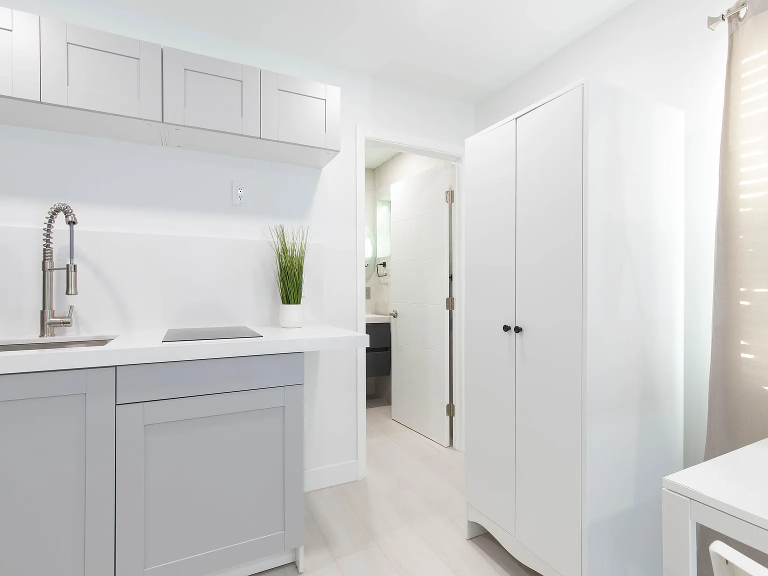 Studio, 1.0 bath, 250 sqft, $1,200 — Photo 2