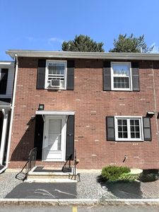 21 Oak St APT E, Methuen, MA, 01844