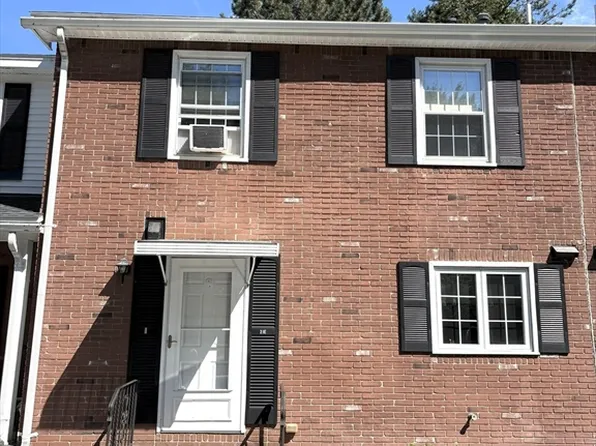 21 Oak St APT E, Methuen, MA 01844