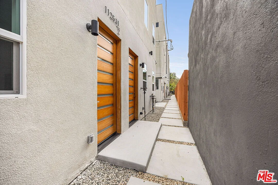 1 bed, 1.0 bath, 400 sqft, $1,750 — Photo 2