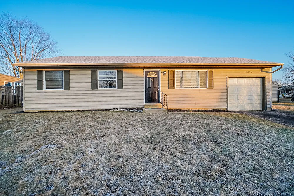3 bed, 2.0 bath, 1372 sqft, $2,135 — Photo 1